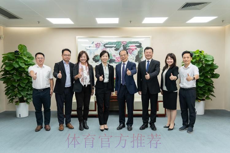 加强交流 林晓华会见"新华青年足球大使"代表团 加强交流 林晓华会见"新华青年足球大使"代表团