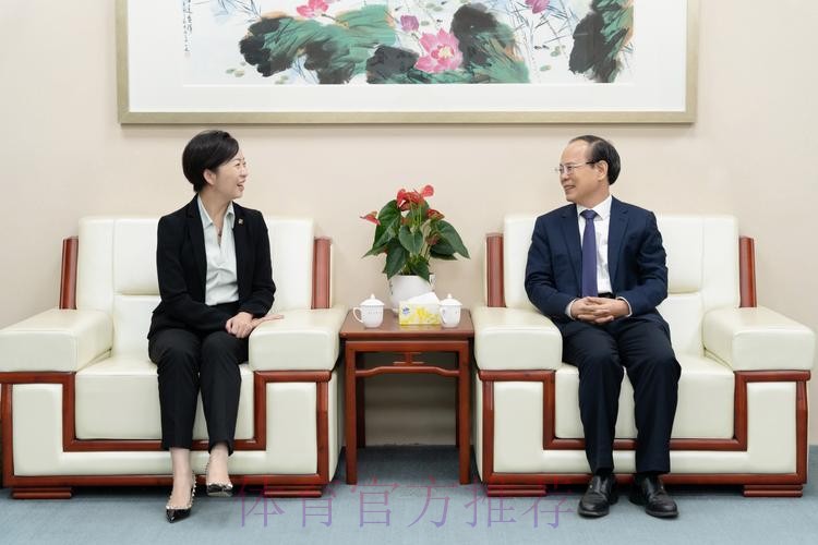 加强交流 林晓华会见"新华青年足球大使"代表团 加强交流 林晓华会见"新华青年足球大使"代表团